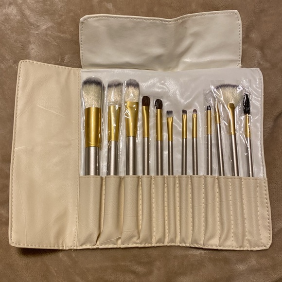 Makeup Brushes - Picture 2 of 5